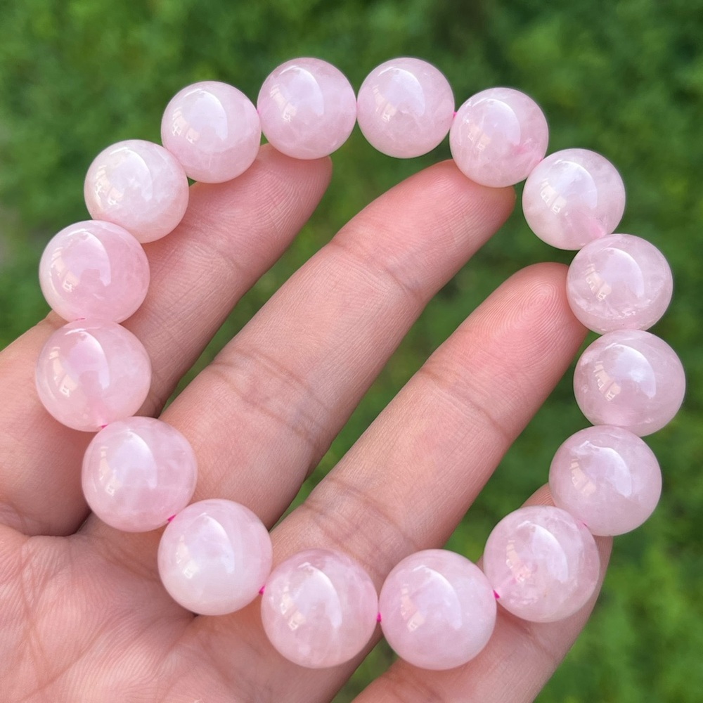 13mm stretchable pink rose quartz bracelet - Picture 5 of 6